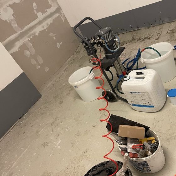 Injektálásos falszigeteléshez használt gépek és anyagok előkészítése