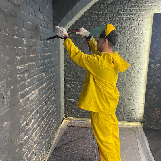 Falelőkészítés injektálásos vízszigeteléshez, anyag befecskendezése